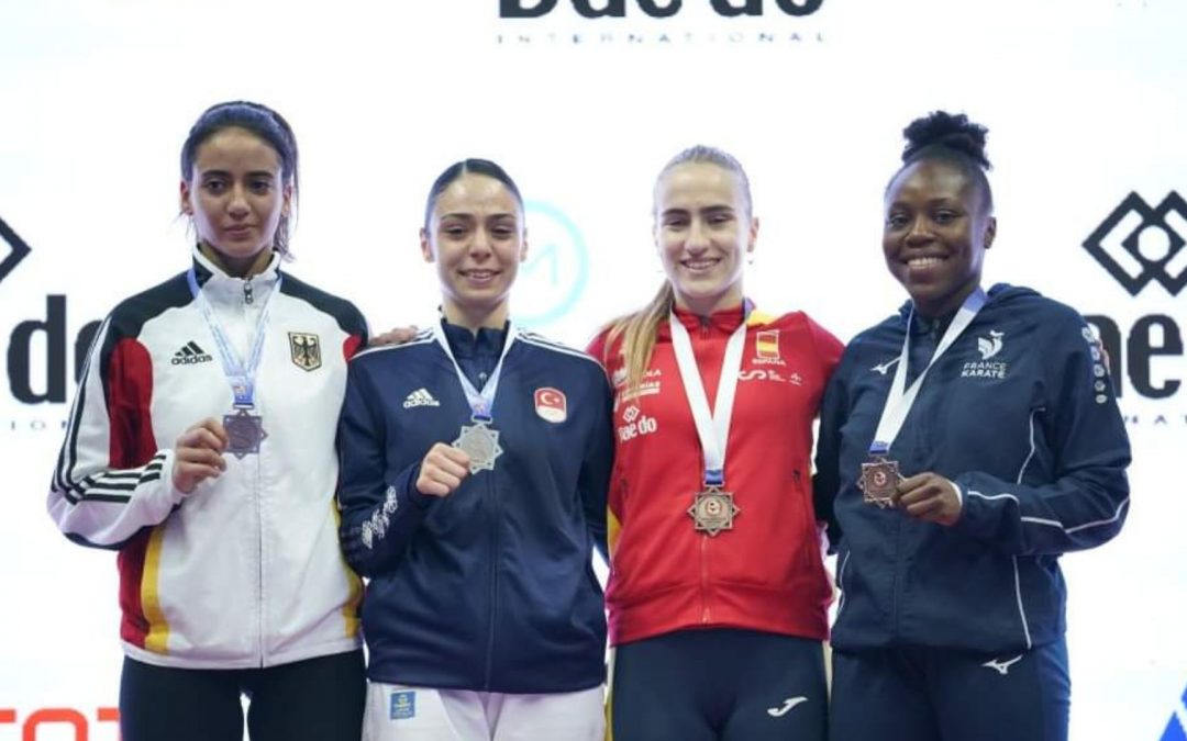 Jennifer Zameto, étudiante en sciences du langage et médaillée aux Championnats du monde de karaté !