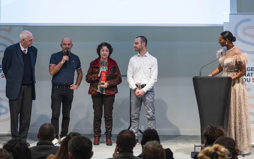 Université Paris Cité reçoit le trophée « Impulsion Sport 2023 »